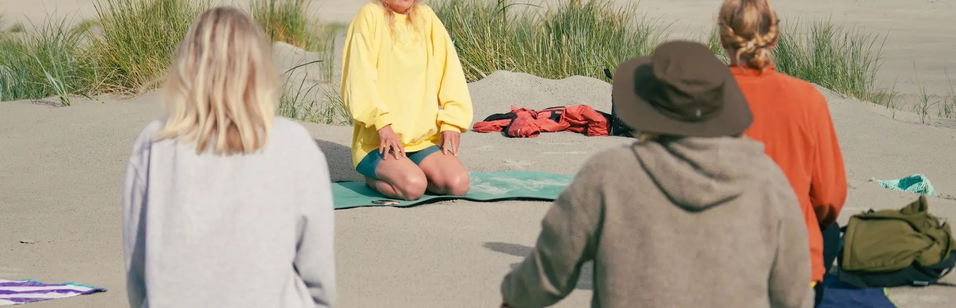 Yoga op het strand Ameland Camping Duinoord